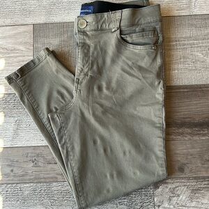 Democracy 16 “Ab” solution skinny ankle